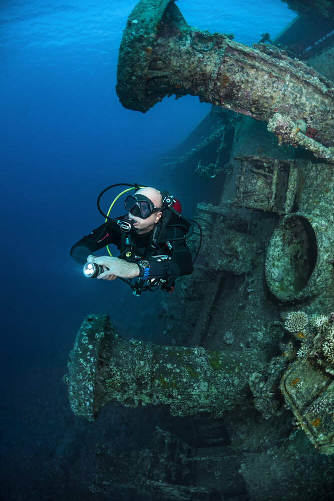 learn to scuba dive in aquatica diving centre malta with our course ssi open water diver and basic wreck diver owd