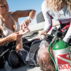 learn to scuba dive in aquatica diving centre malta with our courses ssi stress and rescue and react right bundle